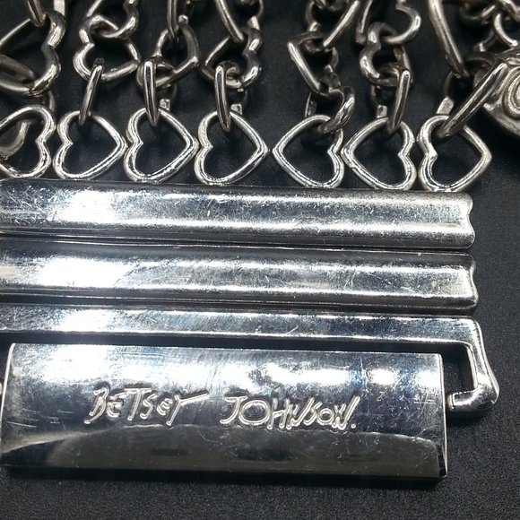 Betsey Johnson Chunky Wide Heart Charm Bracelet - Picture 2 of 3